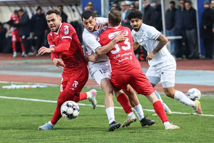 پرسپولیس و تراکتور همزمان زمین خوردند/استقلال به موقع گریخت