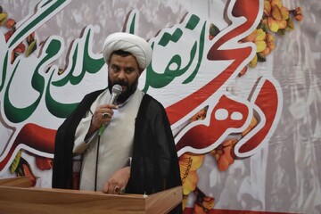 امام جمعه بهاباد: دهه فجر پلی برای انتقال میراث عزت به نسل آینده است