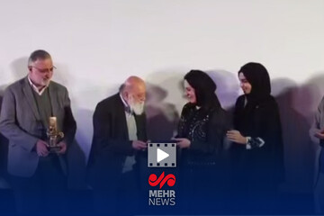 تقدیر از «سلاف فواخرجی» بازیگر فیلم «سرزمین فرشته ها»