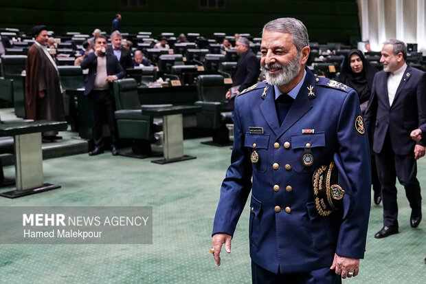 جلسه غیرعلنی مجلس با حضور رئیس ستاد کل نیروهای مسلح و وزیر امور خارجه