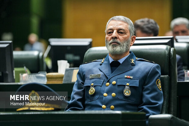 جلسه غیرعلنی مجلس با حضور رئیس ستاد کل نیروهای مسلح و وزیر امور خارجه