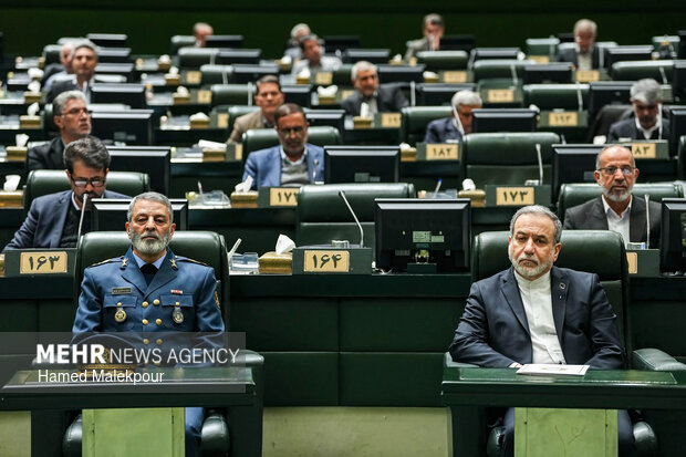 جلسه غیرعلنی مجلس با حضور رئیس ستاد کل نیروهای مسلح و وزیر امور خارجه