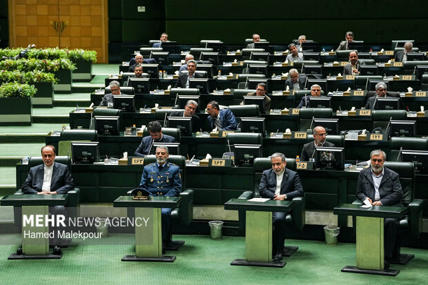 جلسه غیرعلنی مجلس با حضور رئیس ستاد کل نیروهای مسلح و وزیر امور خارجه