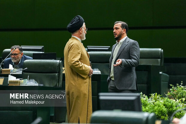 جلسه غیرعلنی مجلس با حضور رئیس ستاد کل نیروهای مسلح و وزیر امور خارجه