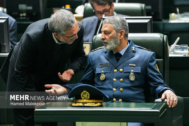 جلسه غیرعلنی مجلس با حضور رئیس ستاد کل نیروهای مسلح و وزیر امور خارجه