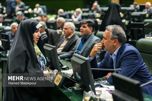 جلسه غیرعلنی مجلس با حضور رئیس ستاد کل نیروهای مسلح و وزیر امور خارجه