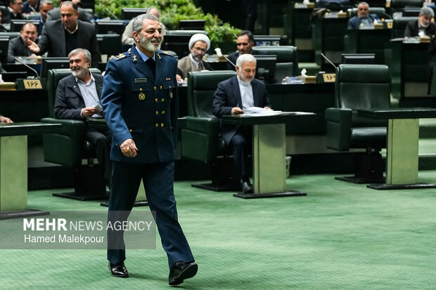 جلسه غیرعلنی مجلس با حضور رئیس ستاد کل نیروهای مسلح و وزیر امور خارجه