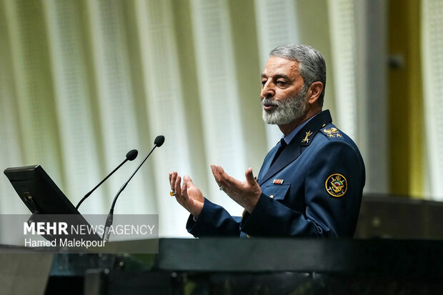 جلسه غیرعلنی مجلس با حضور رئیس ستاد کل نیروهای مسلح و وزیر امور خارجه