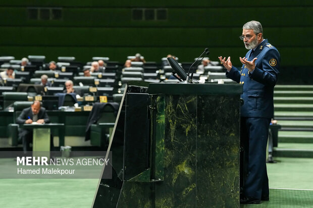 جلسه غیرعلنی مجلس با حضور رئیس ستاد کل نیروهای مسلح و وزیر امور خارجه