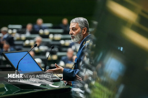 جلسه غیرعلنی مجلس با حضور رئیس ستاد کل نیروهای مسلح و وزیر امور خارجه