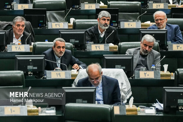 جلسه غیرعلنی مجلس با حضور رئیس ستاد کل نیروهای مسلح و وزیر امور خارجه