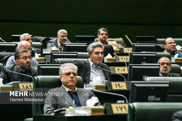 جلسه غیرعلنی مجلس با حضور رئیس ستاد کل نیروهای مسلح و وزیر امور خارجه