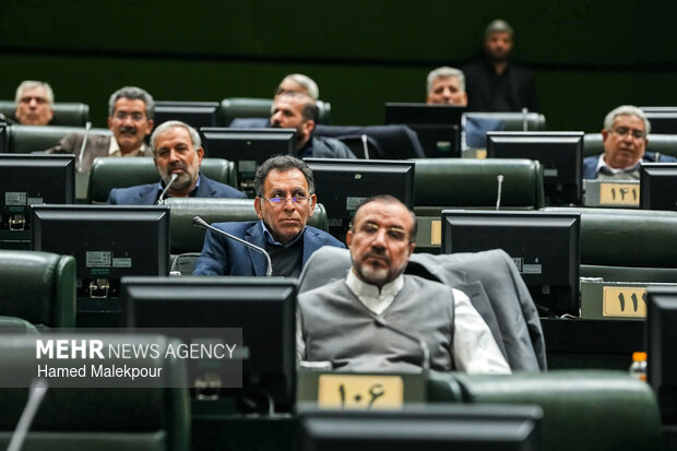 جلسه غیرعلنی مجلس با حضور رئیس ستاد کل نیروهای مسلح و وزیر امور خارجه