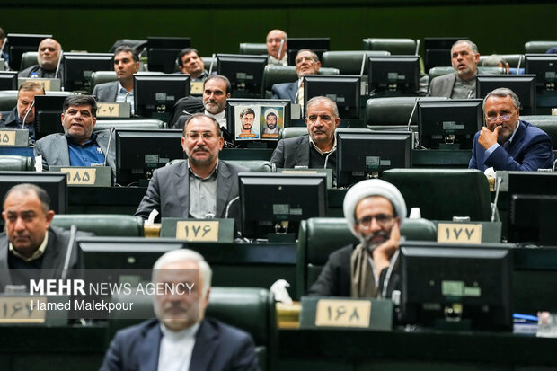 جلسه غیرعلنی مجلس با حضور رئیس ستاد کل نیروهای مسلح و وزیر امور خارجه