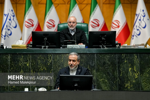 جلسه غیرعلنی مجلس با حضور رئیس ستاد کل نیروهای مسلح و وزیر امور خارجه