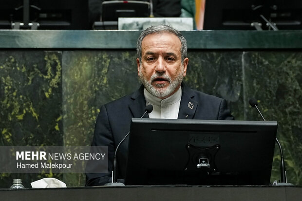 جلسه غیرعلنی مجلس با حضور رئیس ستاد کل نیروهای مسلح و وزیر امور خارجه