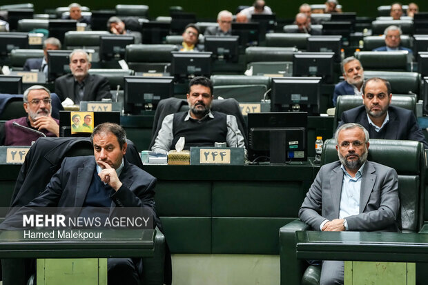 جلسه غیرعلنی مجلس با حضور رئیس ستاد کل نیروهای مسلح و وزیر امور خارجه