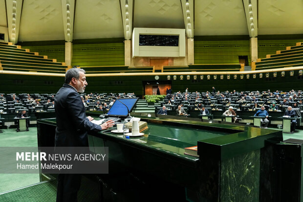 جلسه غیرعلنی مجلس با حضور رئیس ستاد کل نیروهای مسلح و وزیر امور خارجه