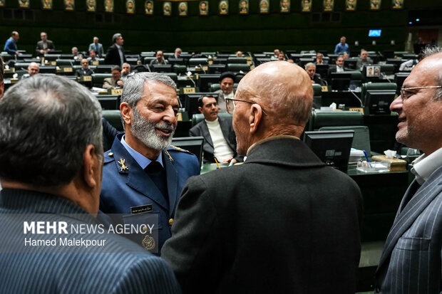 جلسه غیرعلنی مجلس با حضور رئیس ستاد کل نیروهای مسلح و وزیر امور خارجه