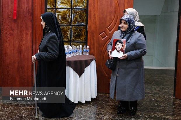 آیین بدرقه کاروان خانواده معظم شهدا وایثارگران به عتبات عالیات