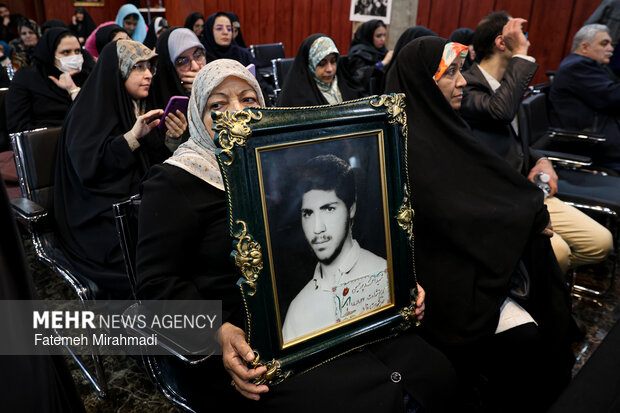 آیین بدرقه کاروان خانواده معظم شهدا وایثارگران به عتبات عالیات