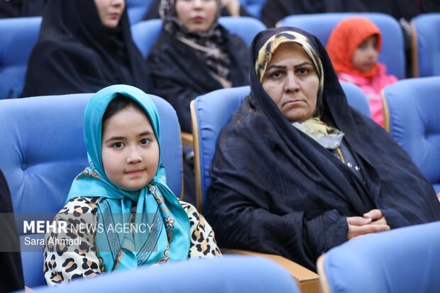 اجتماع خانوادگی در محکومیت هتک حرمت به قرآن در مشهد