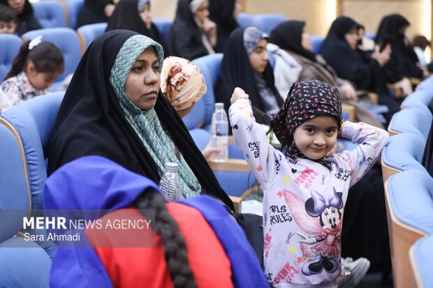 اجتماع خانوادگی در محکومیت هتک حرمت به قرآن در مشهد