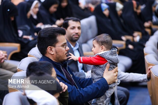 اجتماع خانوادگی در محکومیت هتک حرمت به قرآن در مشهد