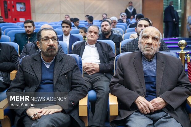 اجتماع خانوادگی در محکومیت هتک حرمت به قرآن در مشهد