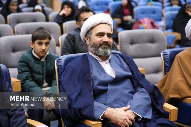 اجتماع خانوادگی در محکومیت هتک حرمت به قرآن در مشهد