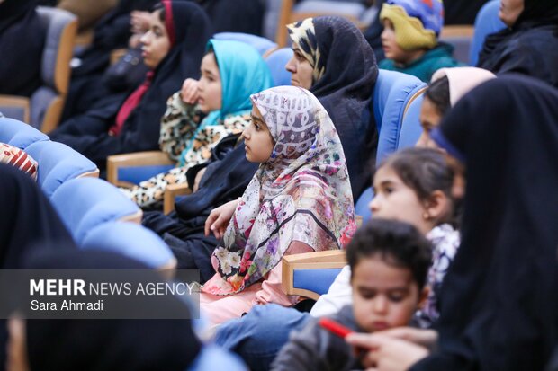 اجتماع خانوادگی در محکومیت هتک حرمت به قرآن در مشهد