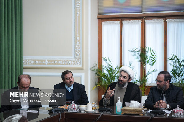 دیدار اعضای شورای هماهنگی دهه فجر با رئیس مجلس شورای اسلامی