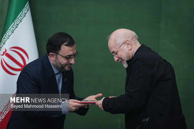 دیدار اعضای شورای هماهنگی دهه فجر با رئیس مجلس شورای اسلامی