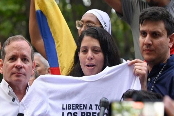 آزاد،بازداشت،نيم،ماه،ماچادو،پابلو،خوان،ونزوئلا،ژانويه