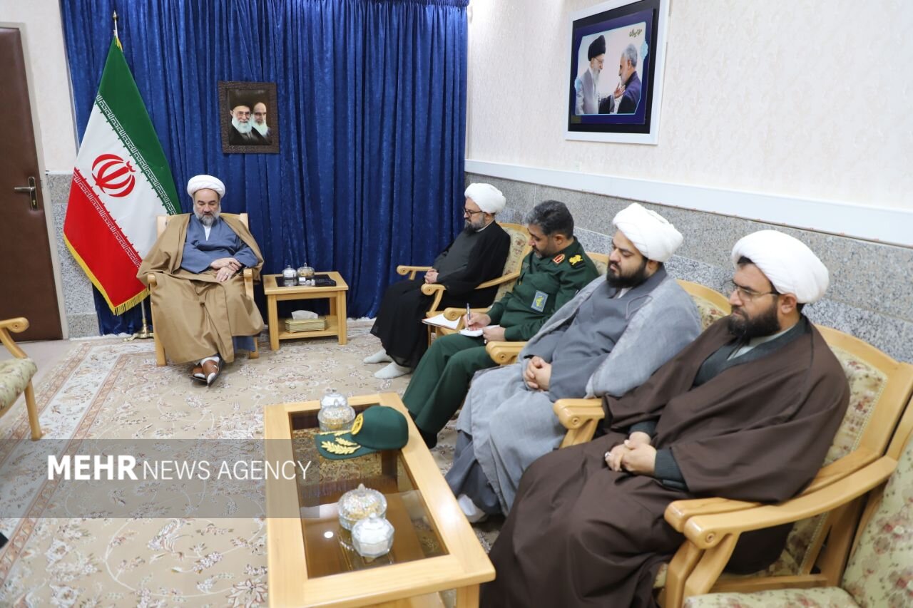 مساجد،فرهنگي،بحران،مديريت،اجتماعي،قرارگاه،محوريت