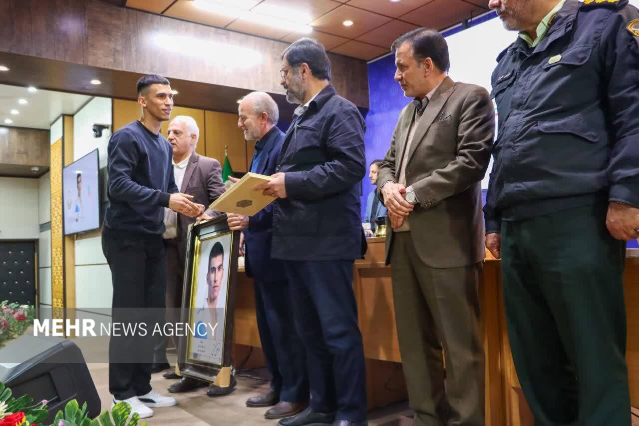 استان،ورزش،قم،امكانات،تجليل،ورزشكاران،استاندار،روحيه،تأكيد،و ...