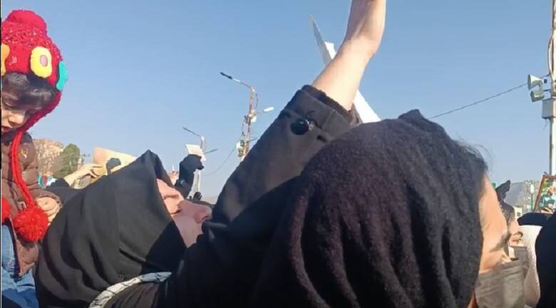 جمعيت،برادر،زن،عزيزم،تابوت،موج،صدا،شهر،صدايش