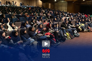 استقبال دانش آموزان از اولین اجرای جشنواره موسیقی فجر