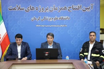 ۱۷ دستگاه آمبولانس علوم پزشکی کرمان رونمایی شد