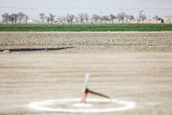 کلنگ‌زنی مدرسه ۸ کلاسه خیرساز در غریب‌آباد جاسک