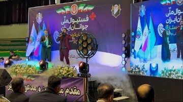 شور جوانی در شب‌های فجر؛ فستیوال جوانان کردستان در سنندج برگزار شد