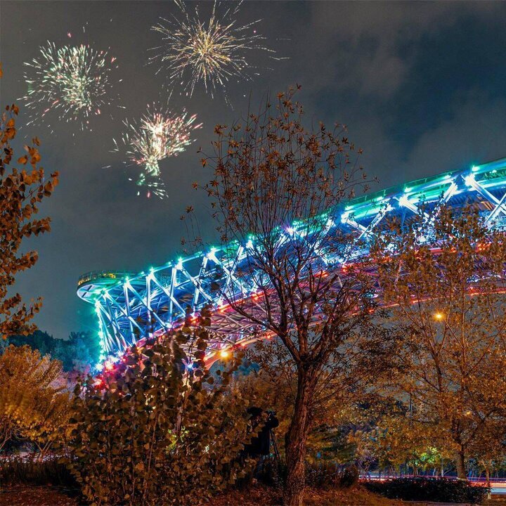 پل طبیعت امشب به رنگ پرچم ایران درمی‌آید