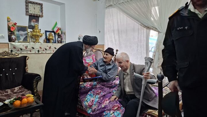 دیدار حجت الاسلام اصل نژادی با خانواده های شهدا و جانبازان سردرودی