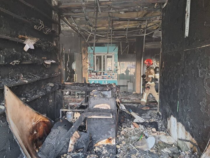 حریق یک پاساژ تجاری در تهرانسر؛ یک آتش‌نشان مصدوم شد