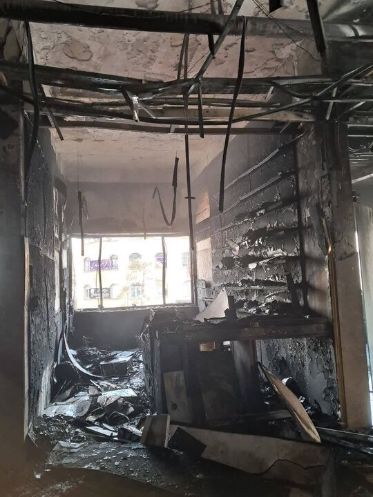 حریق یک پاساژ تجاری در تهرانسر؛ یک آتش‌نشان مصدوم شد