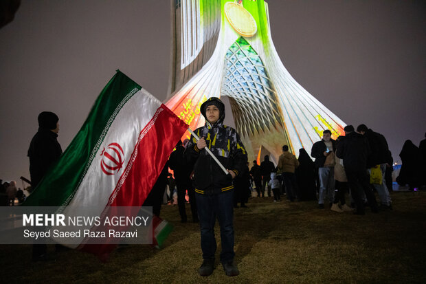 نورپردازی سه بعدی ونورافشانی به مناسبت سالگردپیروزی انقلاب اسلامی