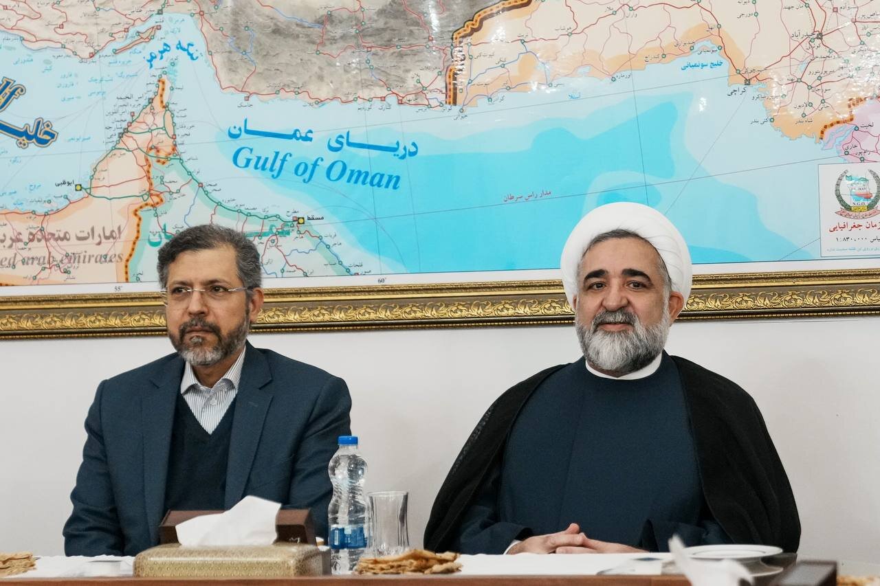 وزير الخارجية يستقبل كبار قادة الجيش