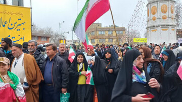 خروش مردم دیار علویان در فجر پیروزی‌