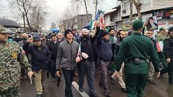 حضور پرشور مردم رشت در راهپیمایی ۲۲ بهمن علیرغم سرمای هوا