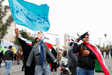 راهپیمایی ۲۲ بهمن در یادمان‌های دفاع مقدس خوزستان آغاز شد 